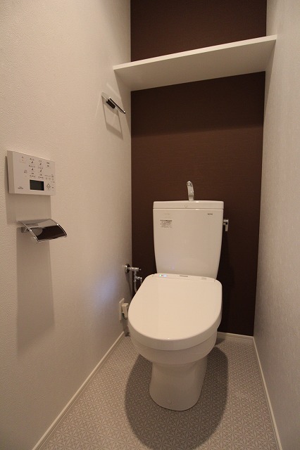 トイレ　別号室参考写真。