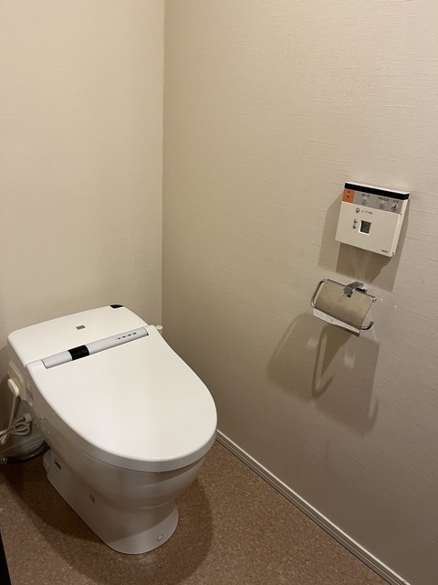 トイレ　温水洗浄便座付き