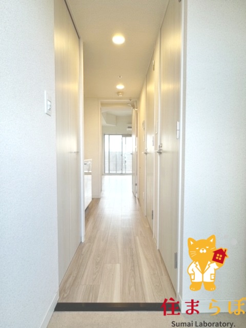 玄関　「気になったら、LINEで気軽に相談できますよ。」