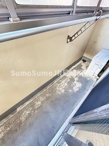 バルコニー　暖かな日差しのふりそそぐバルコニー