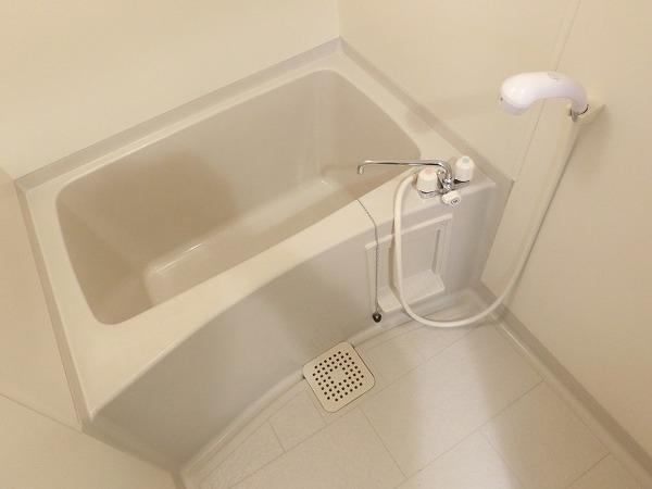 バス・シャワールーム　キレイにリフォームされています！