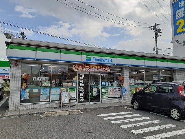 コンビニ　ファミリーマート（コンビニ）まで452m