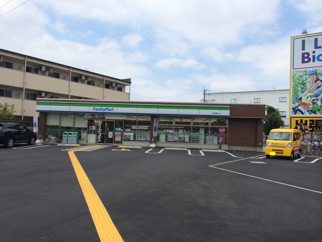 コンビニ　ファミリーマート八尾楠根町店（コンビニ）まで708m
