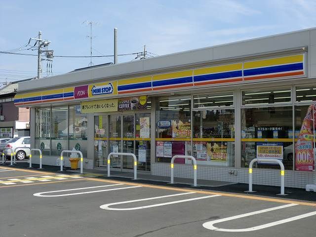 コンビニ　ミニストップ（コンビニ）まで700m