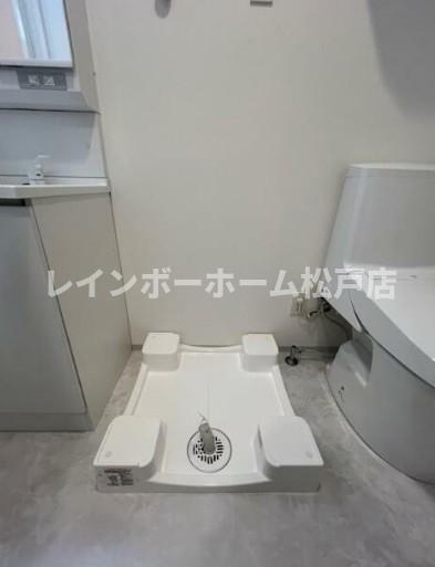 洗面設備　ゆったりとスペースのある洗面所