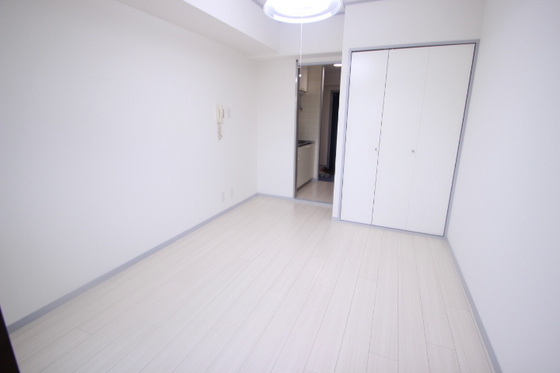 居室・リビング　※別号室の写真となっております。