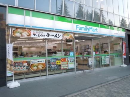コンビニ　ファミリーマート市谷本村町店（コンビニ）まで116m