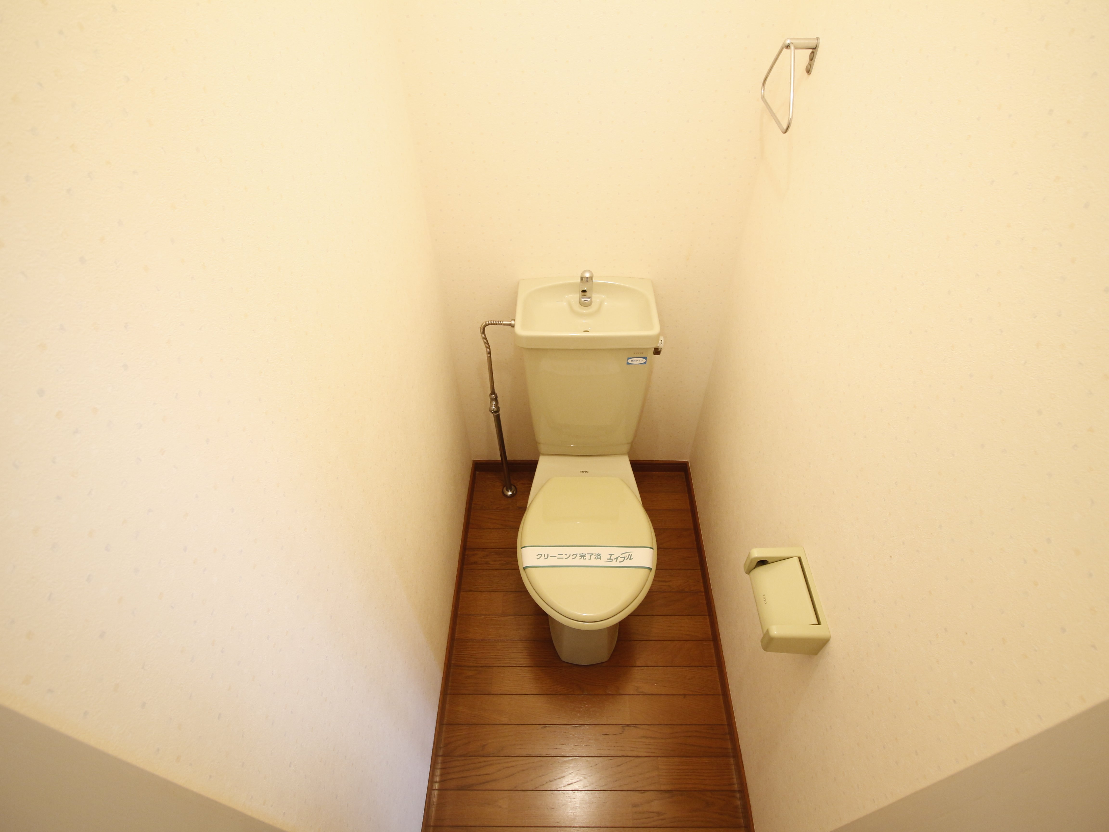 トイレ　※別の同タイプのお部屋になります。