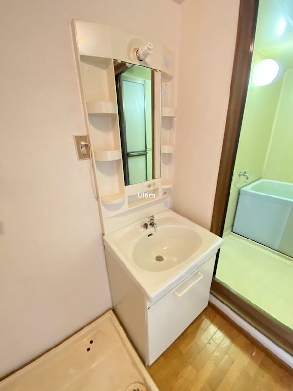 洗面設備　※別の部屋の写真です。