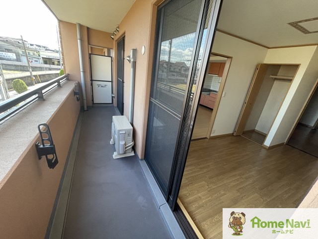 バルコニー　南向きで日当たり良好です。