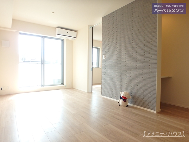 その他　●リビング壁の一面をエコカラットにして　イイ感じ。。。