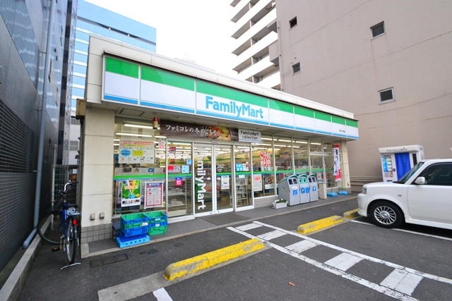 コンビニ　ファミリーマート西十日市店（コンビニ）まで525m