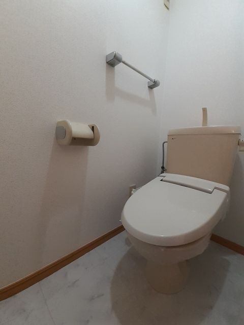 【松山市愛光町のアパートのトイレ】