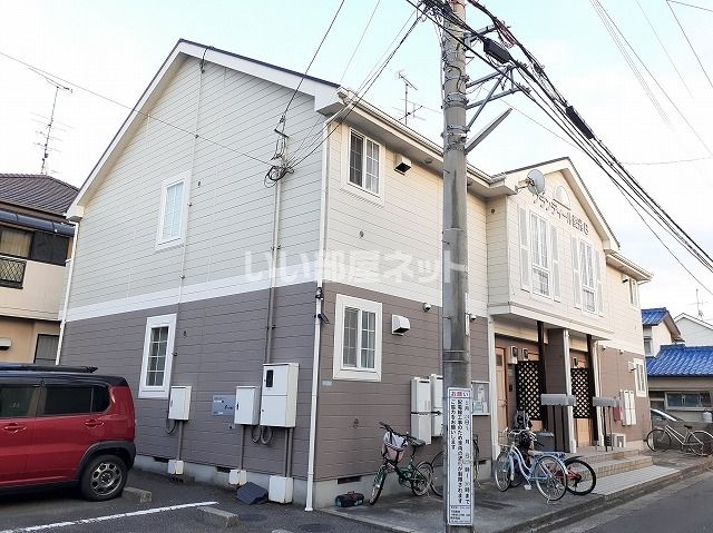 松山市愛光町のアパートの建物外観