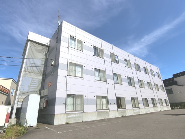 札幌市清田区美しが丘二条のマンションの建物外観