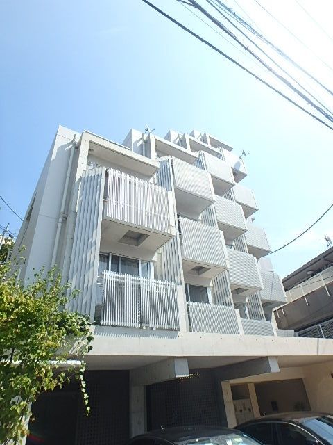 横浜市鶴見区寺谷のマンションの建物外観