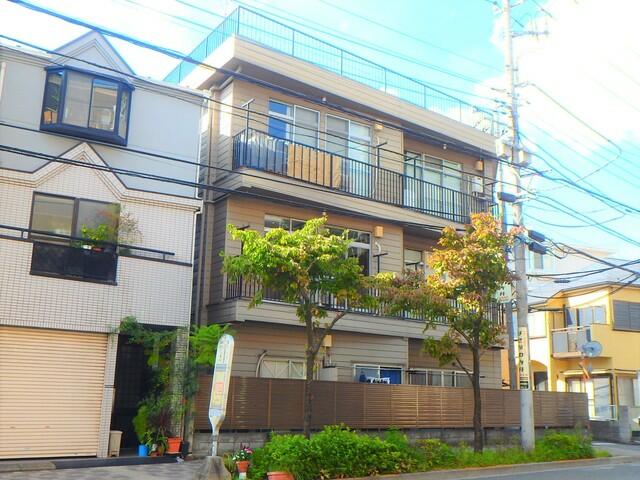 武蔵野市関前のマンションの建物外観