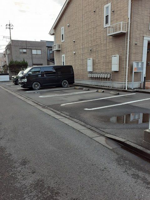 【福井市米松のアパートの駐車場】