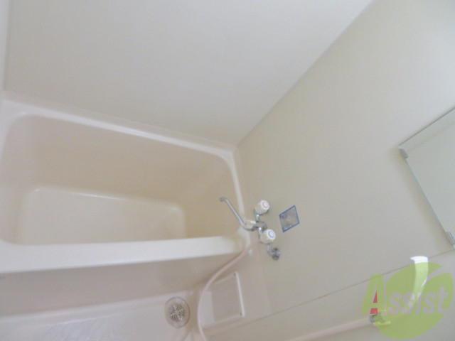 バス・シャワールーム　浴槽があるので、疲れた時はゆっくりと湯船につかりましょう。