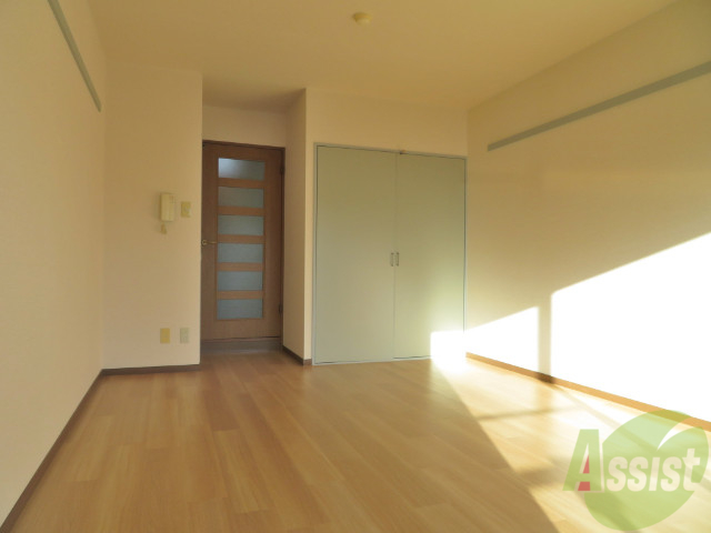 居室・リビング　明るい光が差し込む素敵なお部屋ですね～。