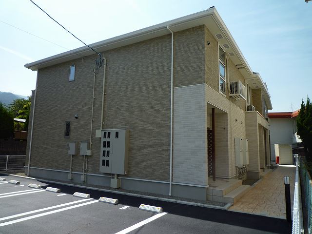 愛媛県四国中央市中曽根町（アパート）の賃貸物件の外観
