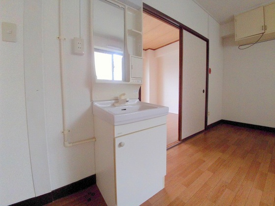 洗面設備　※別部屋の写真です