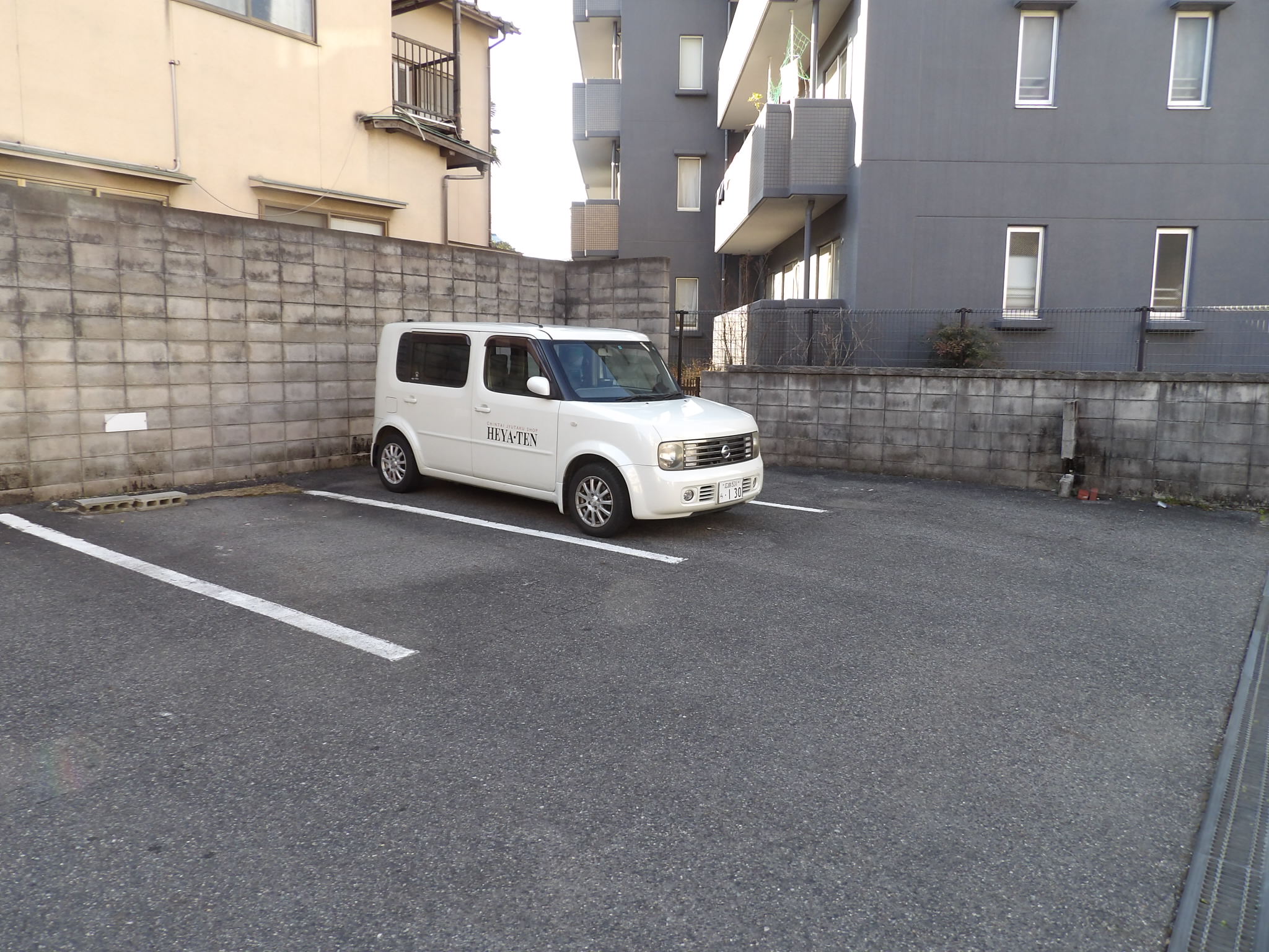 【広島市東区戸坂出江のマンションの駐車場】