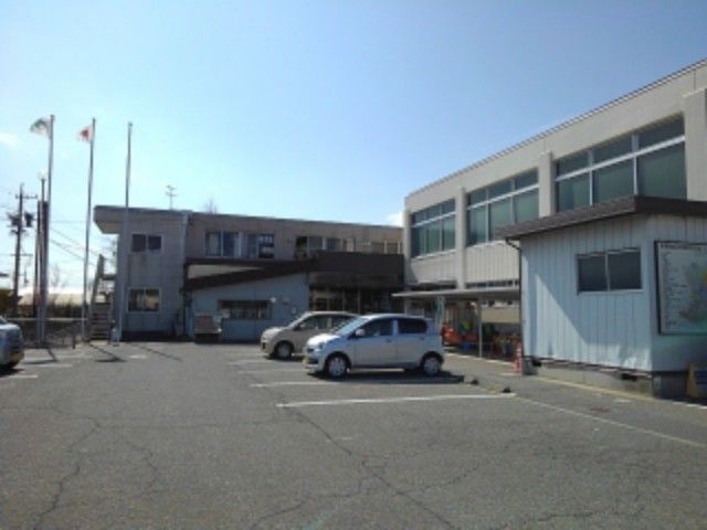 役所　長野市役所若槻支所（役所）まで650m