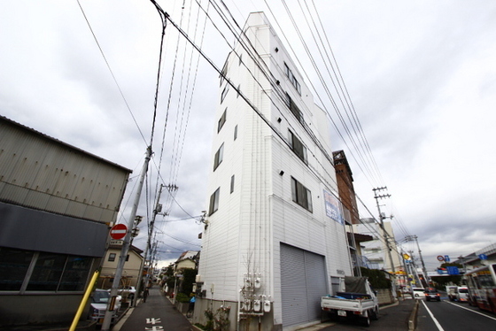 広島市南区仁保のマンションの建物外観