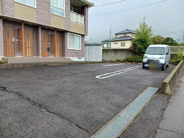 【クレストール　Ｂの駐車場】