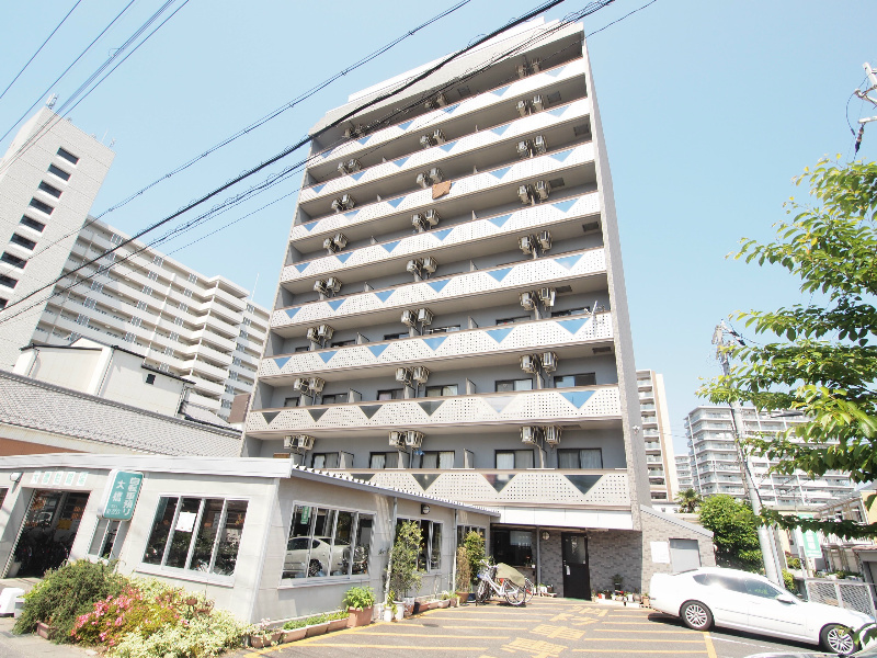 守山市梅田町のマンションの建物外観