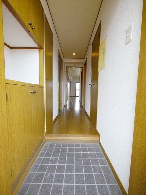 【さいたま市北区東大成町のマンションの玄関】