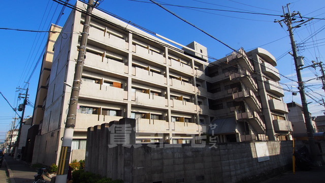 京都市右京区西院下花田町のマンションの建物外観