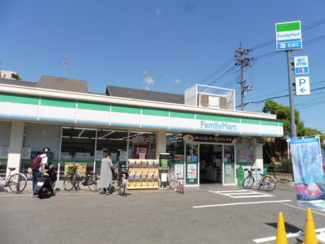 コンビニ　ファミリーマート摂津三島店（コンビニ）まで253m