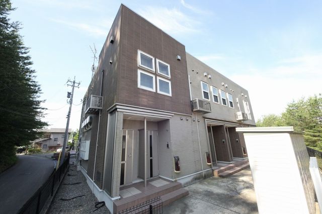 能美市湯屋町のアパートの建物外観