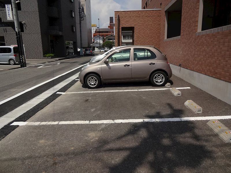 【松本市本庄のマンションの駐車場】