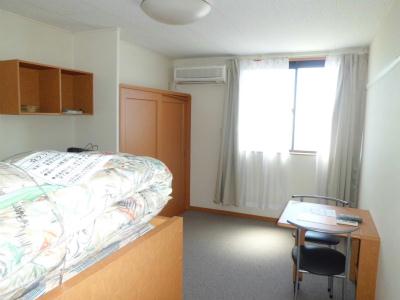 居室・リビング　南西向きの明るい居室です。