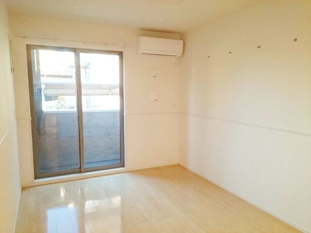 居室・リビング　エアコン２基★全室完備