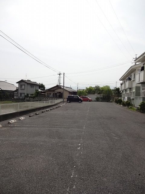 【松本市大字原のアパートの駐車場】