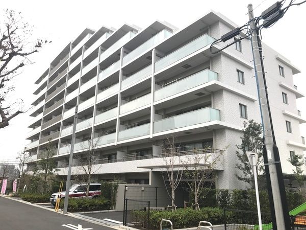 習志野市鷺沼台のマンションの建物外観