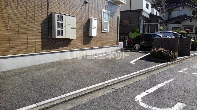 【北九州市小倉北区篠崎のアパートの駐車場】