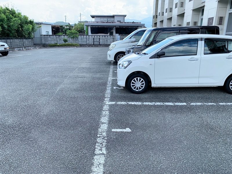 【レオパレス八幡の駐車場】