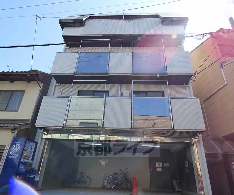 【京都市北区紫野上柏野町のマンションの建物外観】