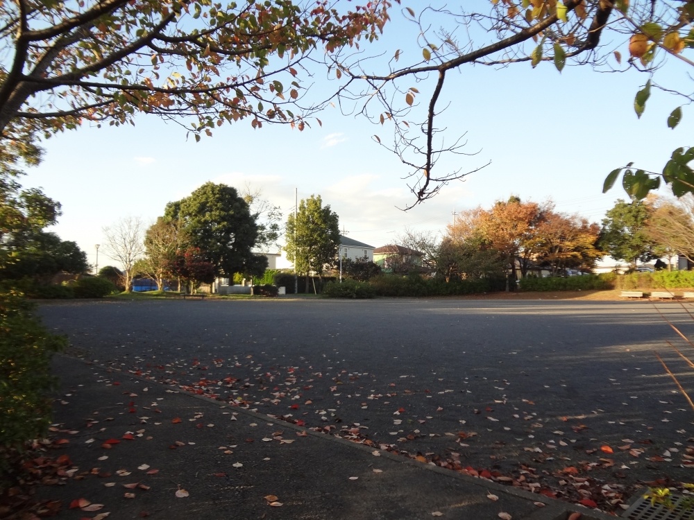 【千葉市緑区あすみが丘東のマンションの公園】