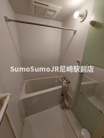 バス・シャワールーム　コンパクトで使いやすいお風呂です