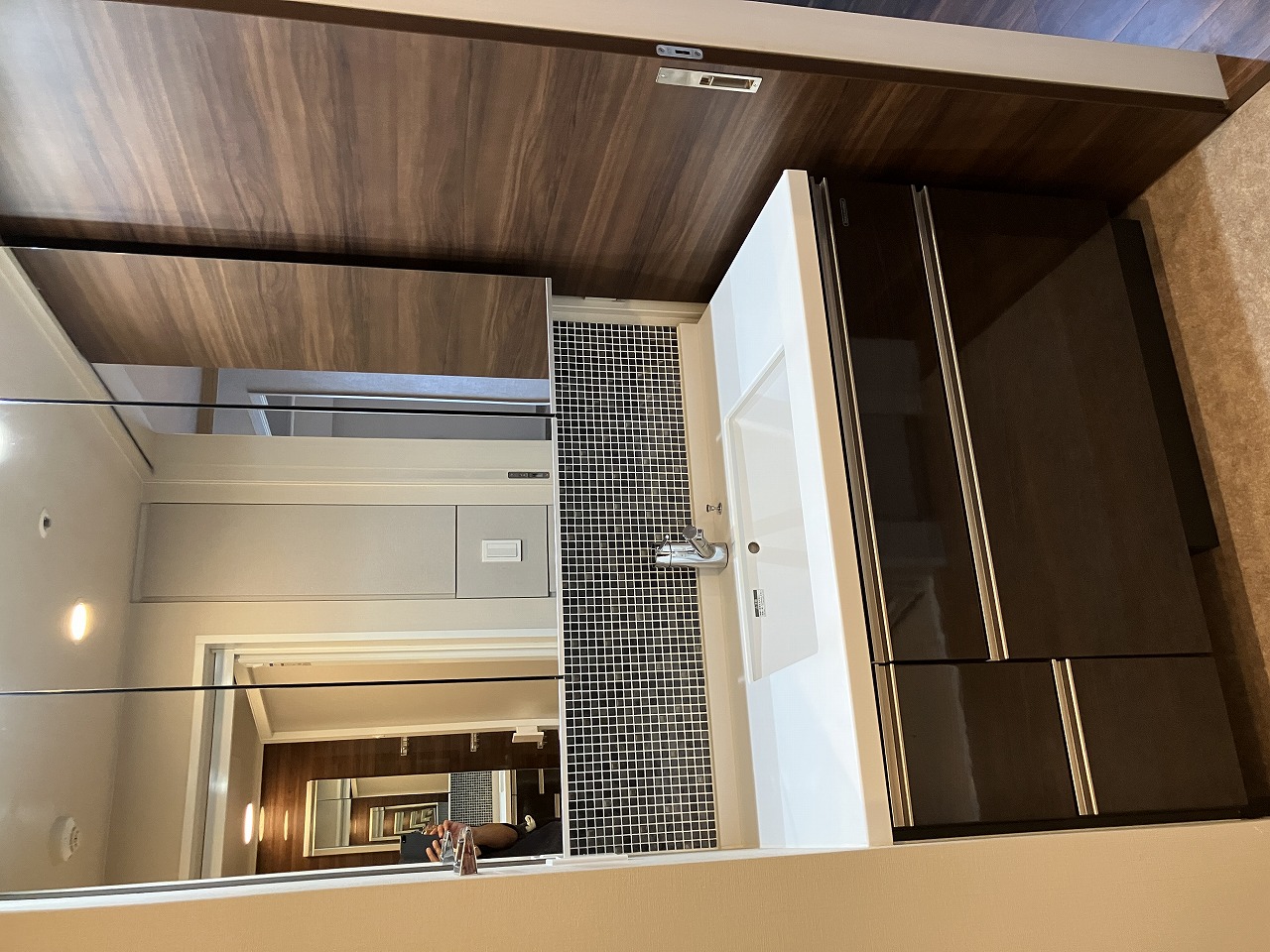 洗面設備　三面鏡