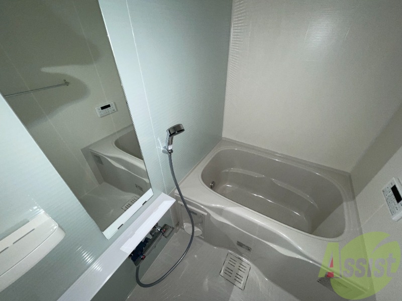 バス・シャワールーム　浴室乾燥も付いているので雨の日でも安心ですね。