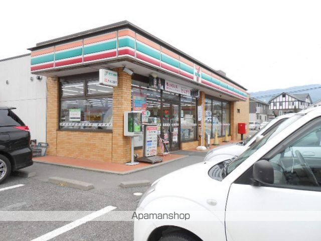 コンビニ　セブンイレブン（コンビニ）まで605m