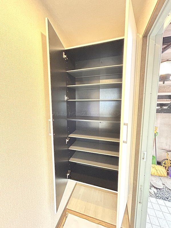 玄関　写真は102号室です（参考）