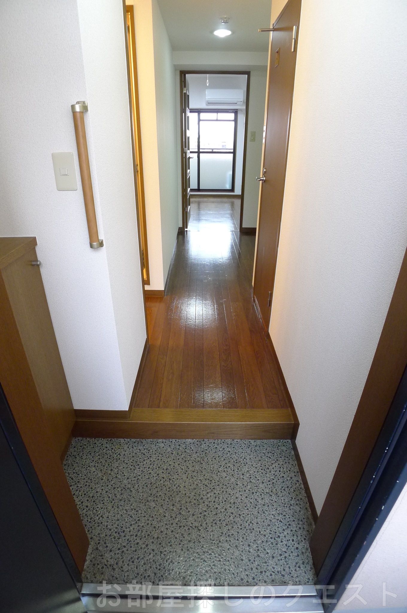 玄関　（写真は同物件イメージです。）